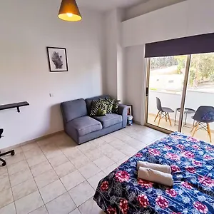 https://central-square-nomadic-rooms.larnacahotels.org