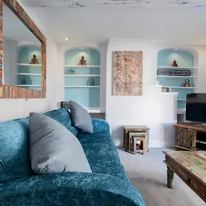 https://3-bedroom-apartment-in-the-heart-of-brightons-lanes.brighton-hotels-england.com