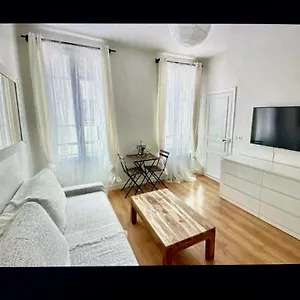 Cute One Bedroom In Le Marais , Parigi Francia