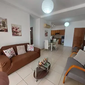 https://sunny-2-bedroom-larnaca-center.larnacahotels.org
