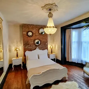 https://salt-life-contemporary-apartment.brighton-hotels-england.com