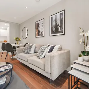 https://canary-wharf-luxurious-one-bed-flat.cambridgehotelsuk.com