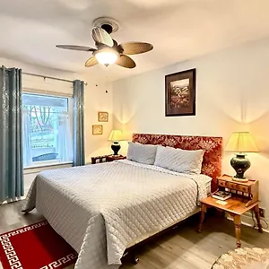 https://adorable-2-bedroom-unit-with-jacuzzi-beside-falls.niagara-fallshotels.com